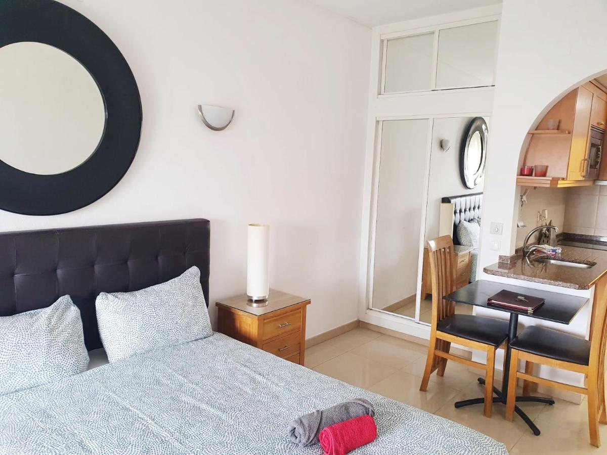 Lagos Main Avenue Studio With Marina View Balcony Exteriör bild