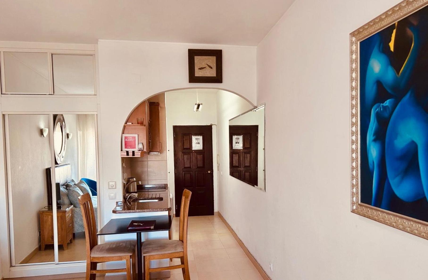 Lagos Main Avenue Studio With Marina View Balcony Exteriör bild