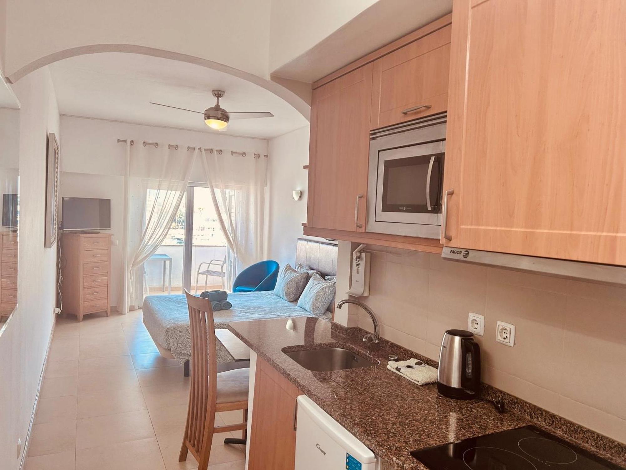 Lagos Main Avenue Studio With Marina View Balcony Exteriör bild