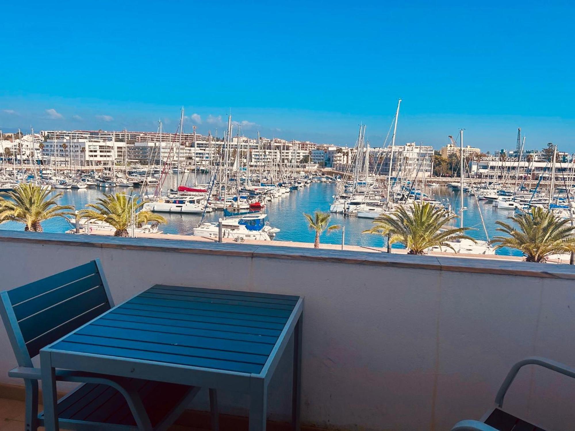 Lagos Main Avenue Studio With Marina View Balcony Exteriör bild